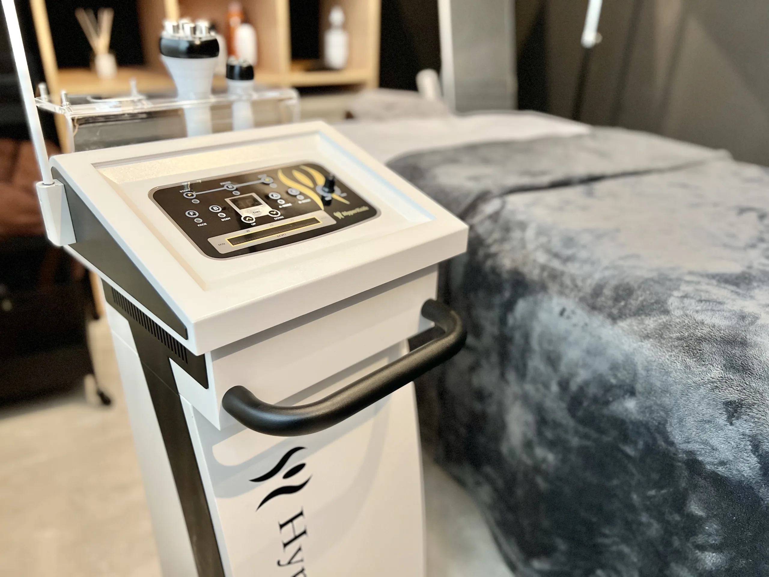 表参道・外苑前エリアで人気のパーソナルジムQUALITAS青山外苑前店のエステルームの内装