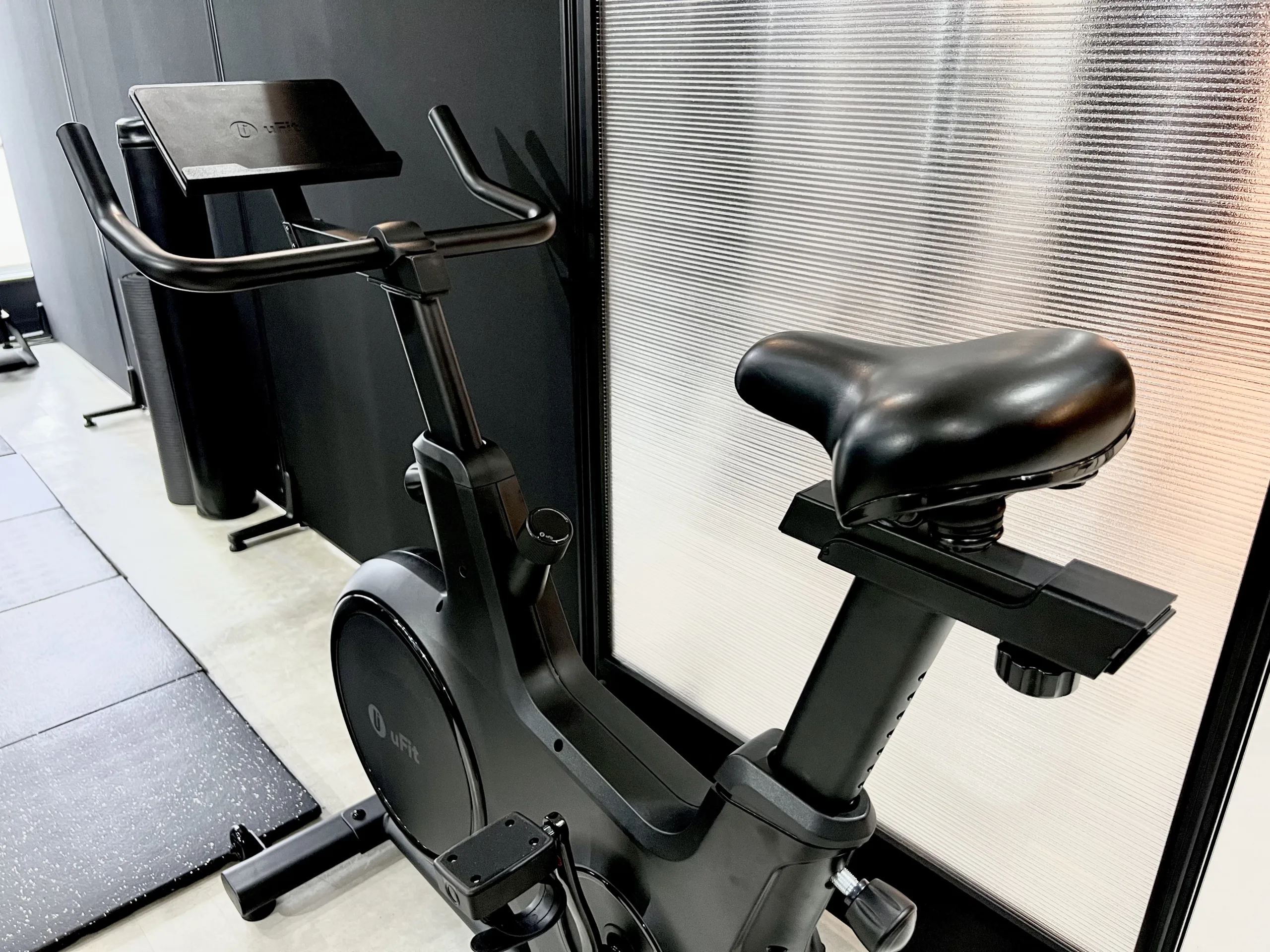 表参道・外苑前エリアで人気のパーソナルジムQUALITAS青山外苑前店のトレーニング施設の内装