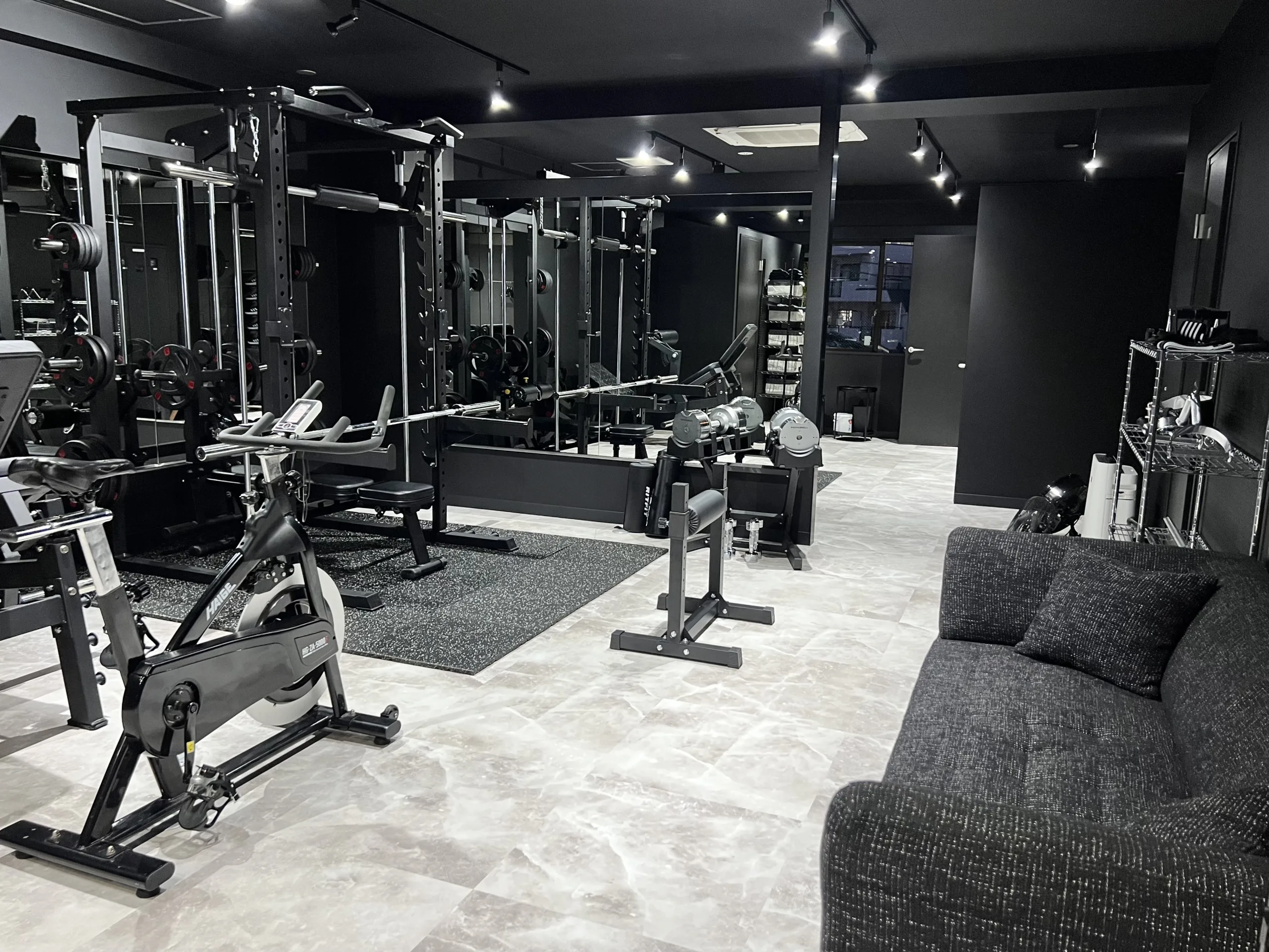 神楽坂・飯田橋のパーソナルジムQUALITAS神楽坂店のトレーニング施設の内装